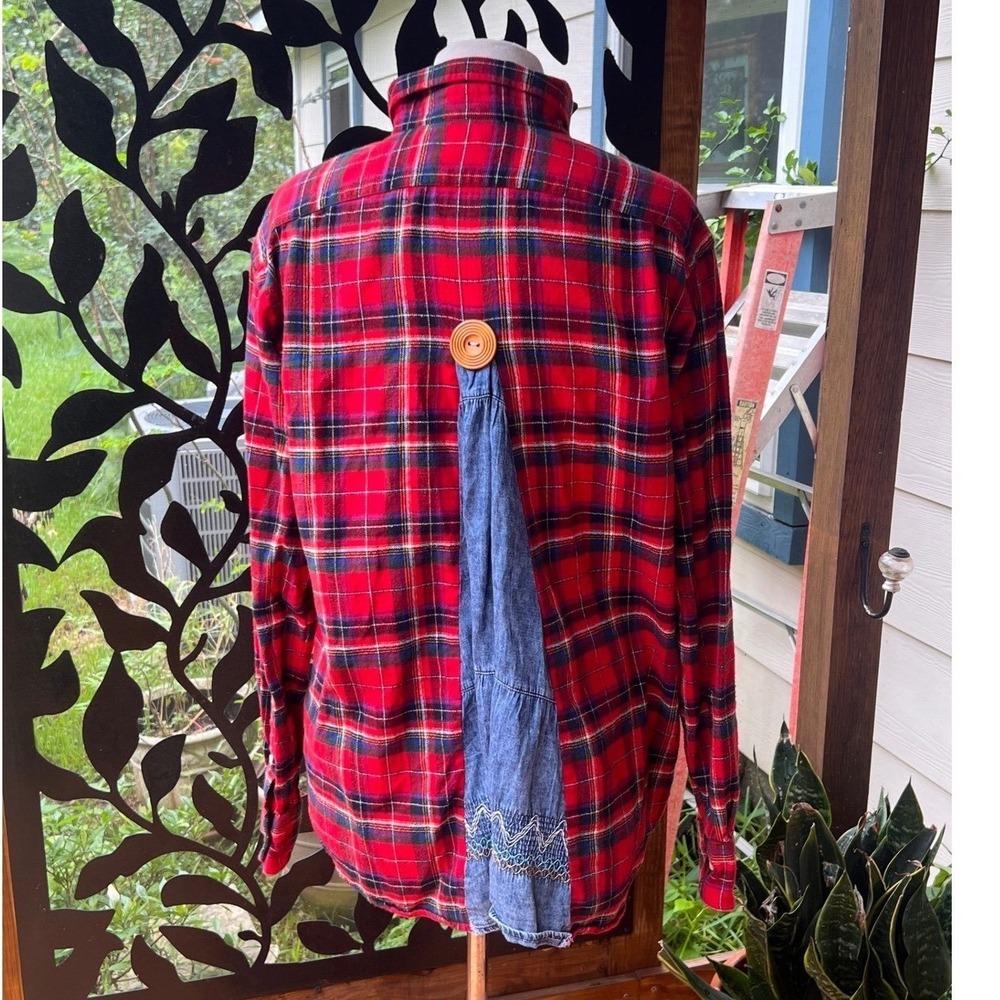 Cremieux‎ Classics Red Plaid Flannel Shirt Denim Back Detail Embroidered Medium